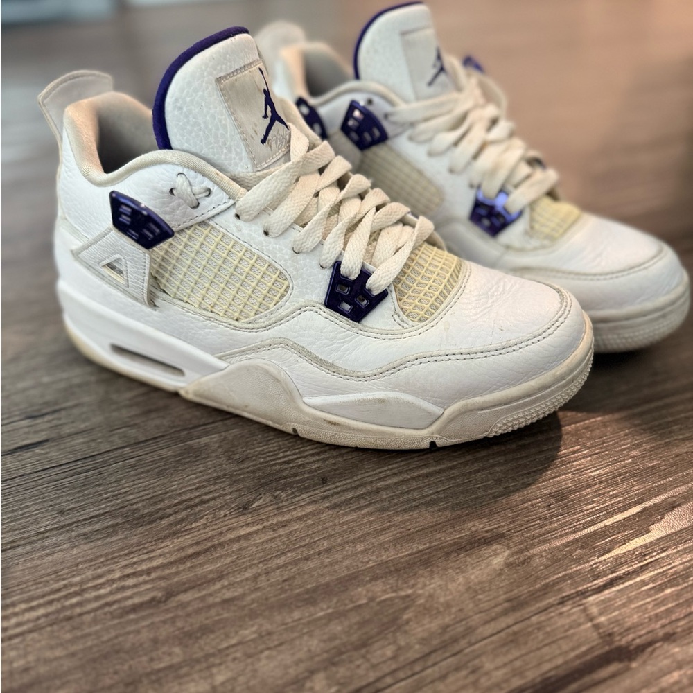 Jordan 4 White and Purple Sneakers Iconic Design - Picture 2 of 3
